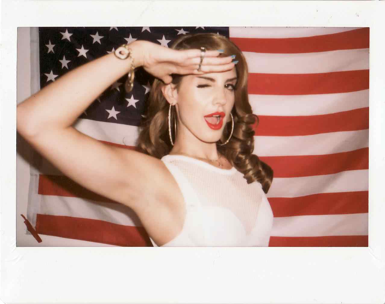 Bella-Howard-Photoshoot-lana-del-rey-27969774-1278-1010